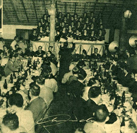 Antonio Serret y coro del Conservatorio en homenaje a D. Enrique Schueg (Bacardí), enero 1944